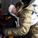 Petter Northug får en klem av Dronning Sonja etter seieren på 30 km (Foto: Lise Åserud / Scanpix)